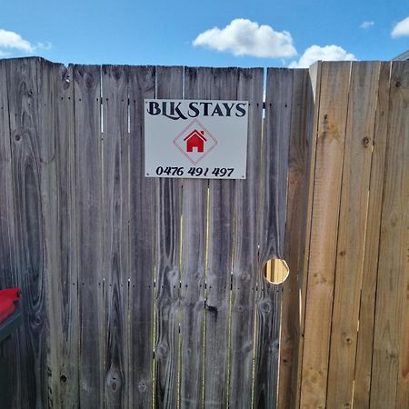 Blk Stays Guest House Deluxe Units Morayfield Kültér fotó