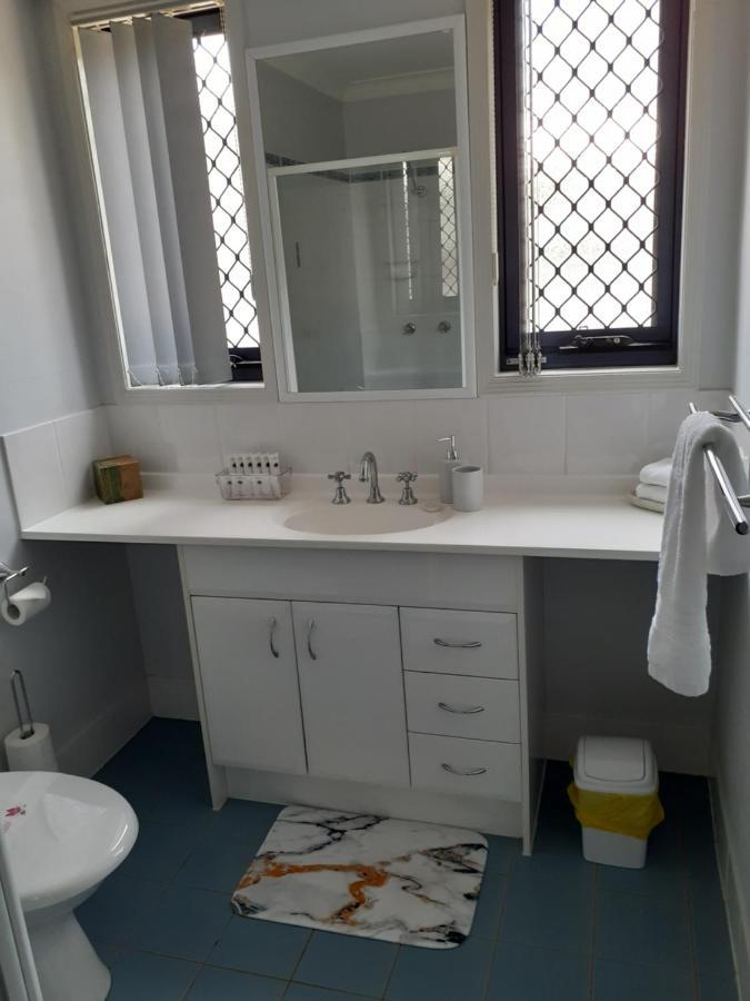 Blk Stays Guest House Deluxe Units Morayfield Kültér fotó