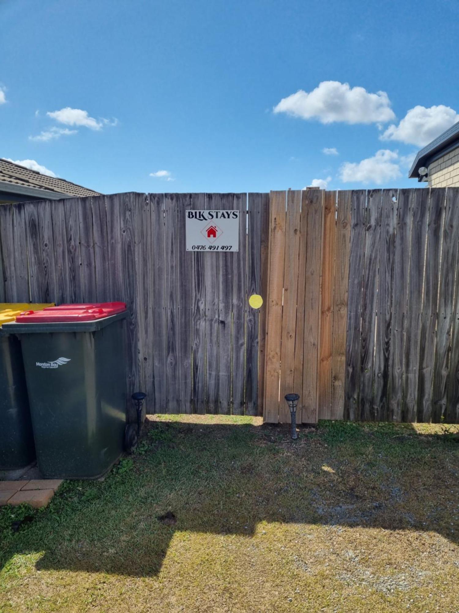 Blk Stays Guest House Deluxe Units Morayfield Kültér fotó